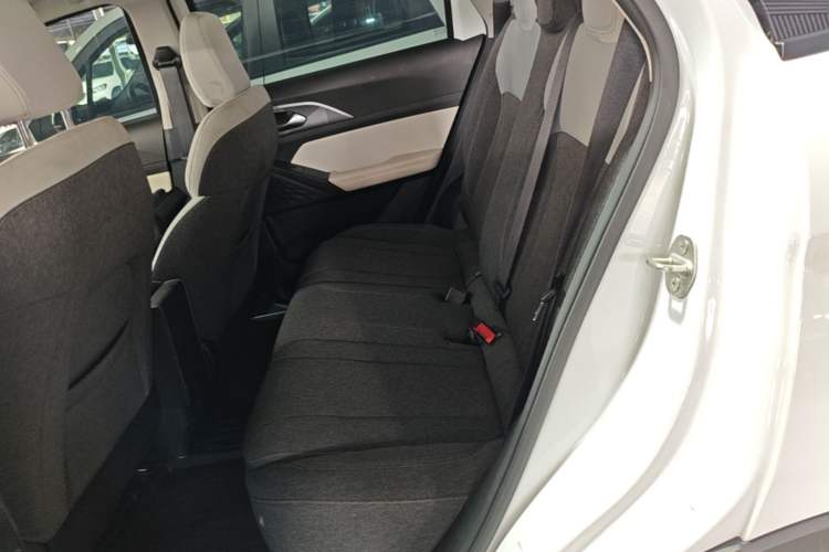Used Geometry E Firefly 2024 301km Flowing Light Left Rear Seat