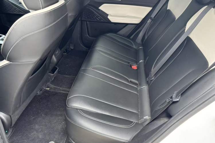 Used Geometry E Firefly 2024 301km Starlight Left Rear Seat