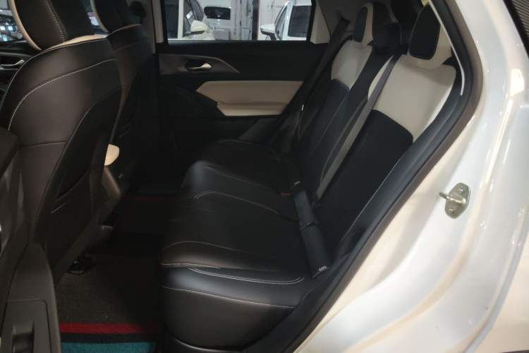 Used Geometry E Firefly 2024 301km Starlight Left Rear Seat