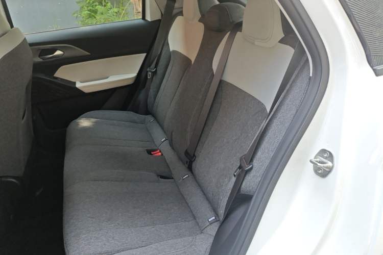 Used Geometry E Firefly 2024 301km Flowing Light Left Rear Seat