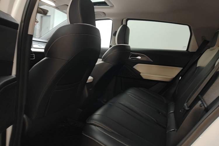 Used Geometry E Firefly 2024 301km Starlight Left Rear Seat