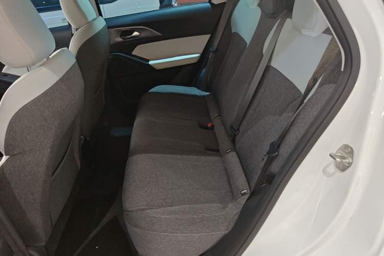 Used Geometry E Firefly 2024 301km Flowing Light Left Rear Seat
