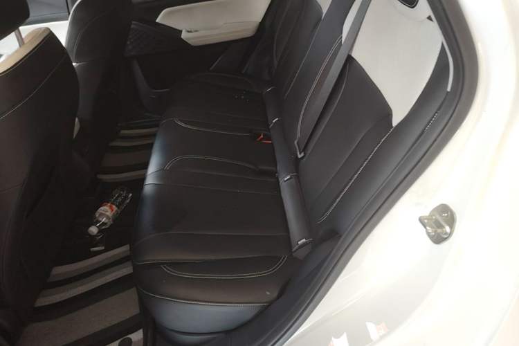 Used Geometry E Firefly 2024 301km Starlight Left Rear Seat