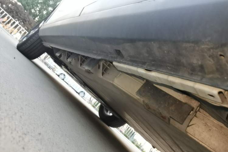 Used Geometry E Firefly 2024 301km Starlight Left Side Sill