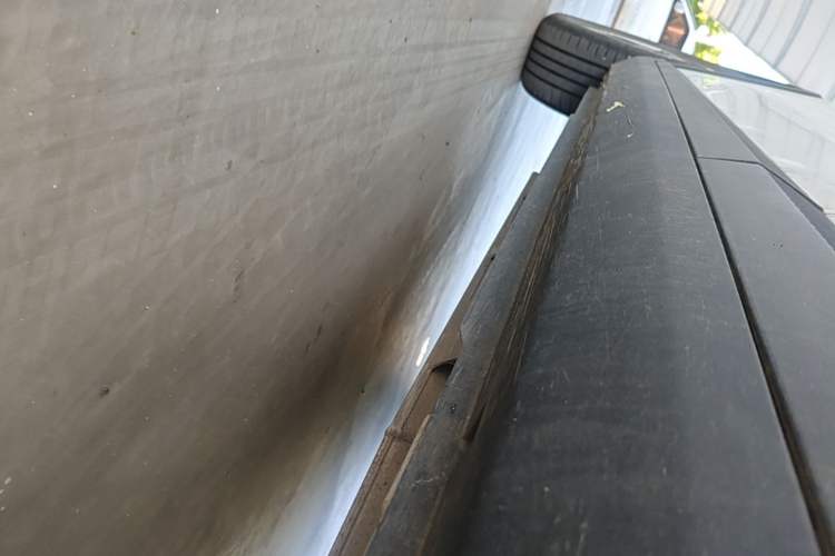 Used Geometry E Firefly 2024 301km Flowing Light Left Side Sill