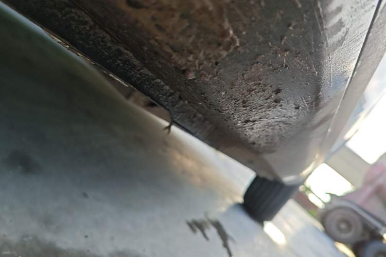 Used Geometry E Firefly 2024 301km Flowing Light Left Side Sill