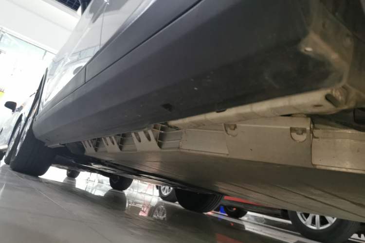 Used Geometry E Firefly 2024 401km Starlight Left Side Sill