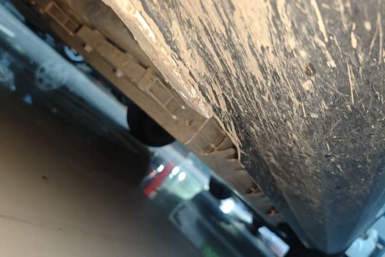 Used Geometry E Firefly 2024 301km Flowing Light Left Side Sill