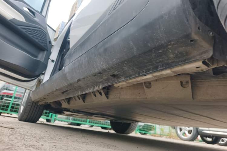 Used Geometry E Firefly 2024 301km Starlight Left Side Sill