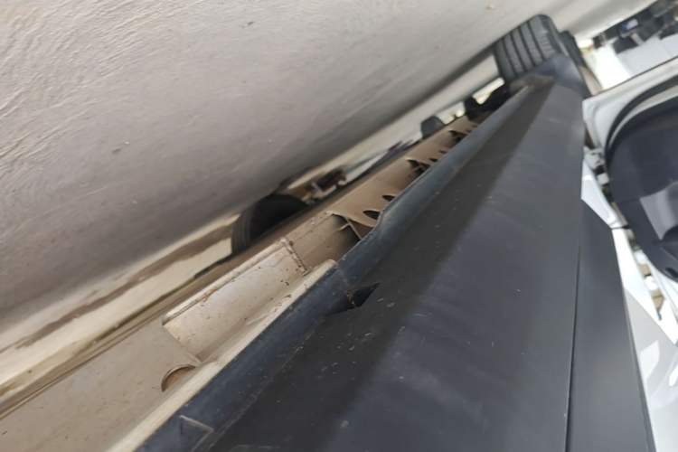 Used Geometry E Firefly 2024 301km Starlight Left Side Sill