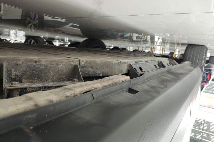 Used Geometry E Firefly 2024 401km Starlight Left Side Sill