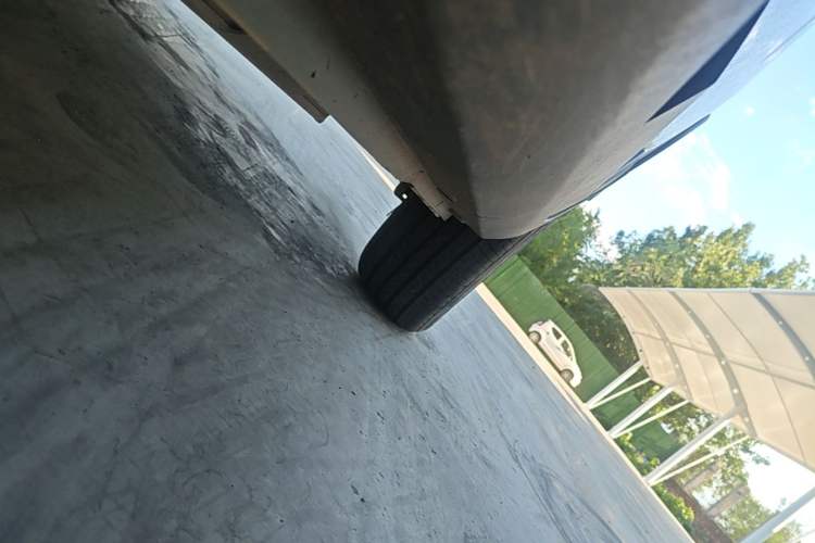 Used Geometry E Firefly 2024 301km Flowing Light Left Side Sill