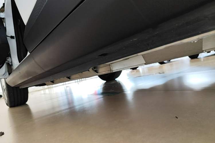 Used Geometry E Firefly 2024 401km Starlight Left Side Sill