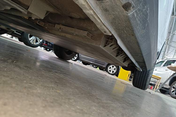 Used Geometry E Firefly 2024 301km Flowing Light Left Side Sill