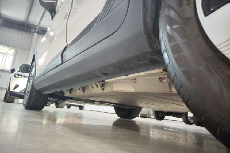Used Geometry E Firefly 2024 301km Starlight Left Side Sill