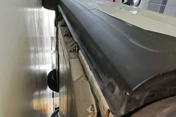 Used Geometry E Firefly 2024 301km Flowing Light Left Side Sill