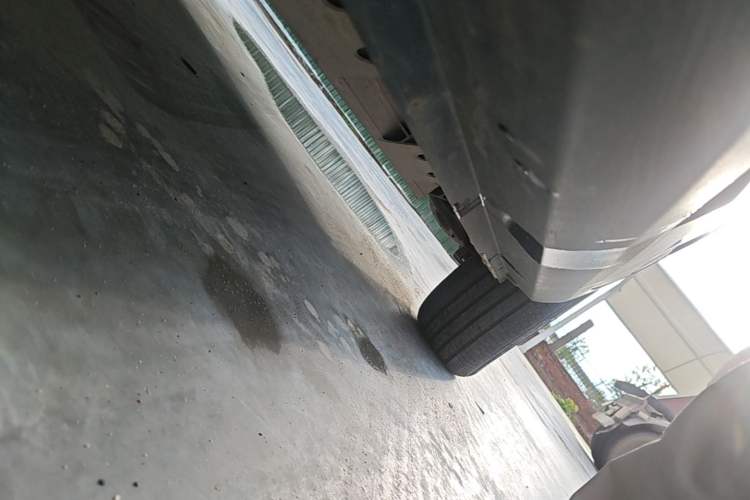Used Geometry E Firefly 2024 301km Flowing Light Left Side Sill