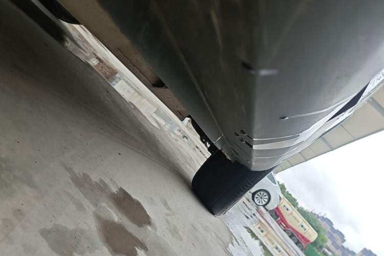 Used Geometry E Firefly 2024 301km Flowing Light Left Side Sill