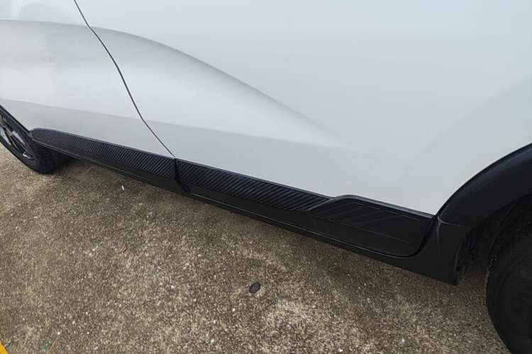 Used Geometry E Firefly 2024 301km Starlight Left Side Sill