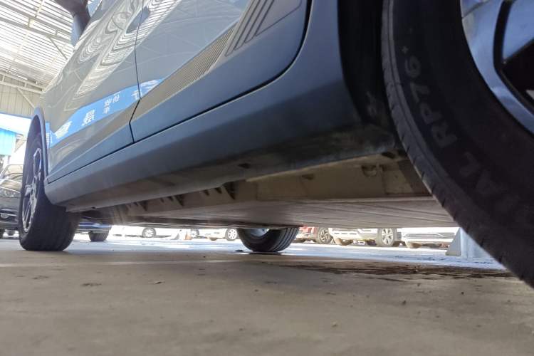 Used Geometry E Firefly 2024 401km Starlight Left Side Sill