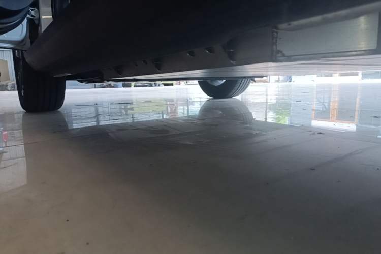 Used Geometry E Firefly 2024 301km Starlight Left Side Sill