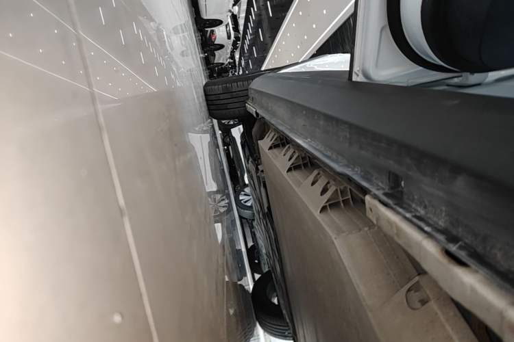 Used Geometry E Firefly 2024 301km Starlight Left Side Sill