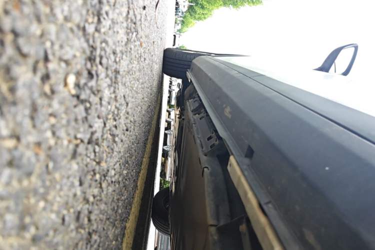 Used Geometry E Firefly 2024 401km Starlight Left Side Sill