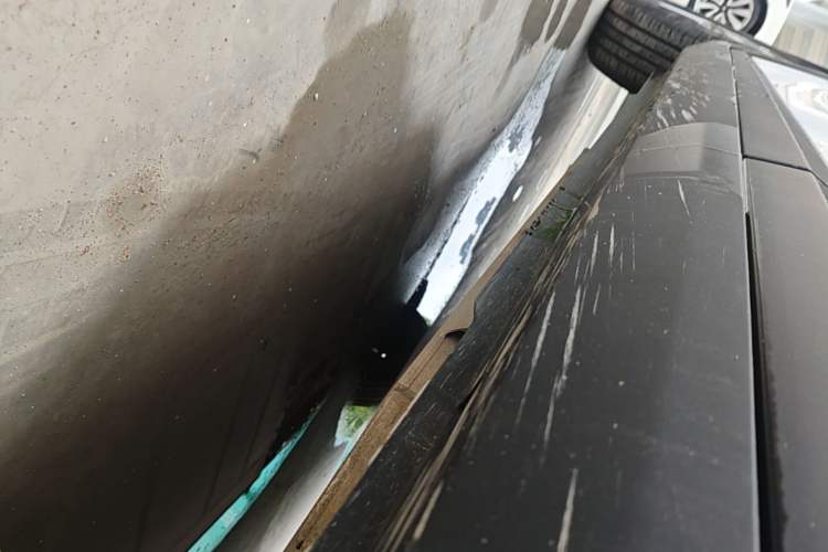 Used Geometry E Firefly 2024 301km Flowing Light Left Side Sill