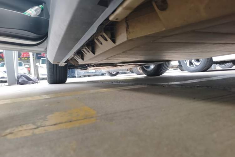 Used Geometry E Firefly 2024 301km Starlight Left Side Sill