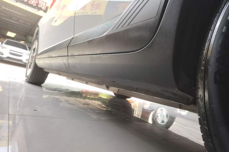 Used Geometry E Firefly 2024 301km Starlight Left Side Sill