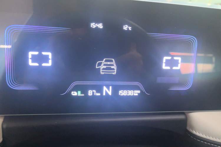 Used Geometry E Firefly 2024 301km Flowing Light Odometer Close Up