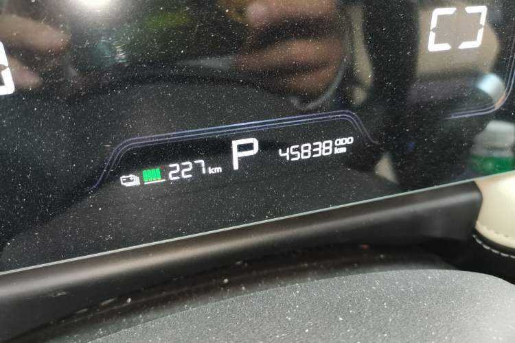 Used Geometry E Firefly 2024 301km Starlight Odometer Close Up
