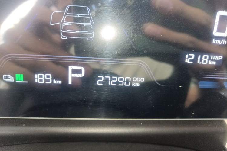 Used Geometry E Firefly 2024 401km Starlight Odometer Close Up