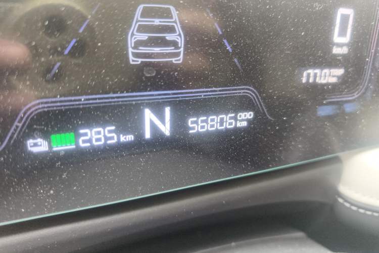 Used Geometry E Firefly 2024 301km Flowing Light Odometer Close Up