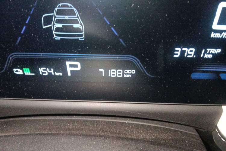 Used Geometry E Firefly 2024 301km Starlight Odometer Close Up