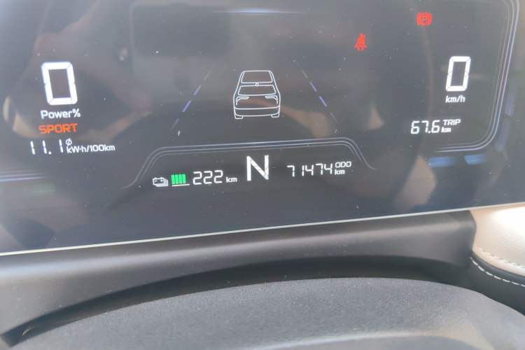 Used Geometry E Firefly 2024 301km Flowing Light Odometer Close Up