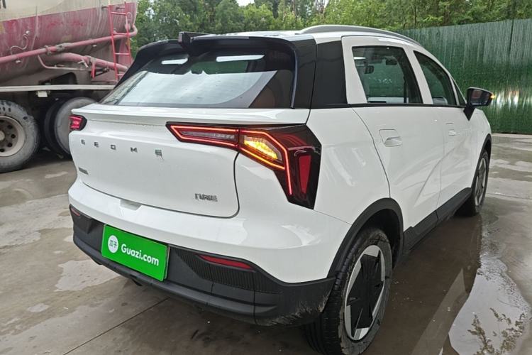 Used Geometry E Firefly 2024 301km Flowing Light Rear Right 45 Deg