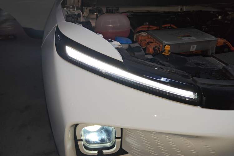 Used Geometry E Firefly 2024 301km Starlight Right Front Headlight