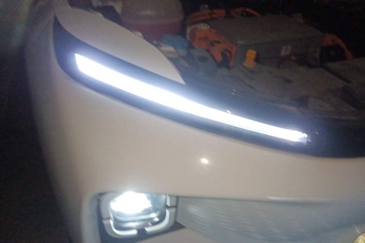 Used Geometry E Firefly 2024 301km Starlight Right Front Headlight