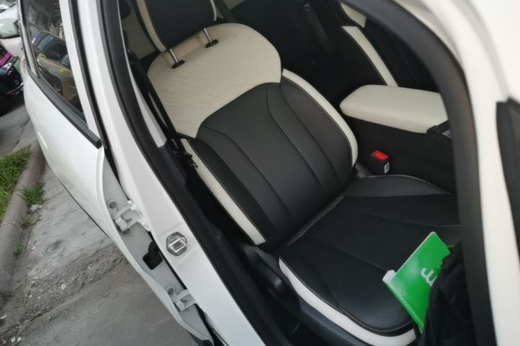 Used Geometry E Firefly 2024 301km Starlight Right Front Seat