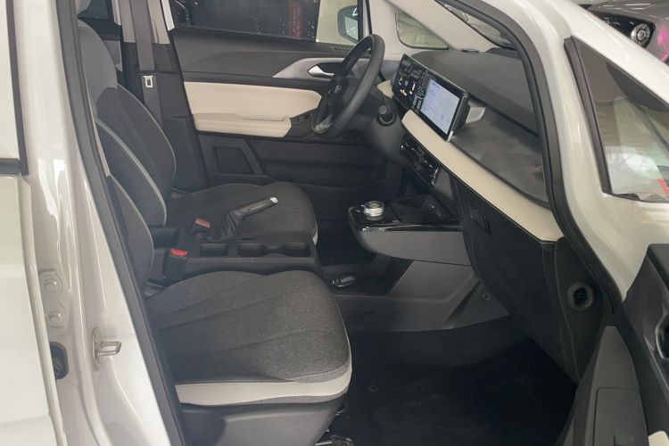 Used Geometry E Firefly 2024 301km Flowing Light Right Front Seat