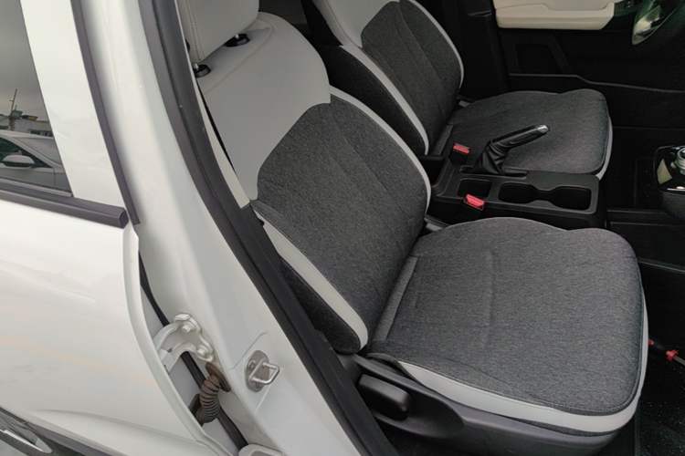 Used Geometry E Firefly 2024 301km Flowing Light Right Front Seat