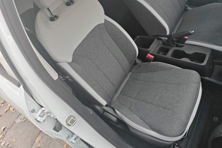 Used Geometry E Firefly 2024 301km Flowing Light Right Front Seat