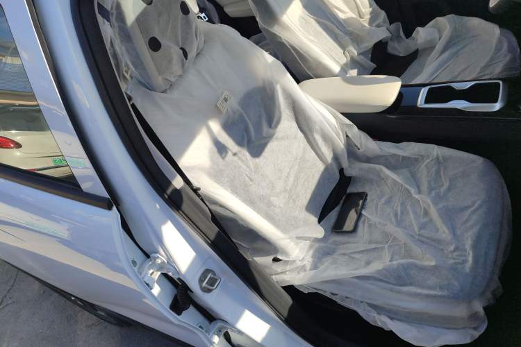 Used Geometry E Firefly 2024 401 km Fluorescent Right Front Seat