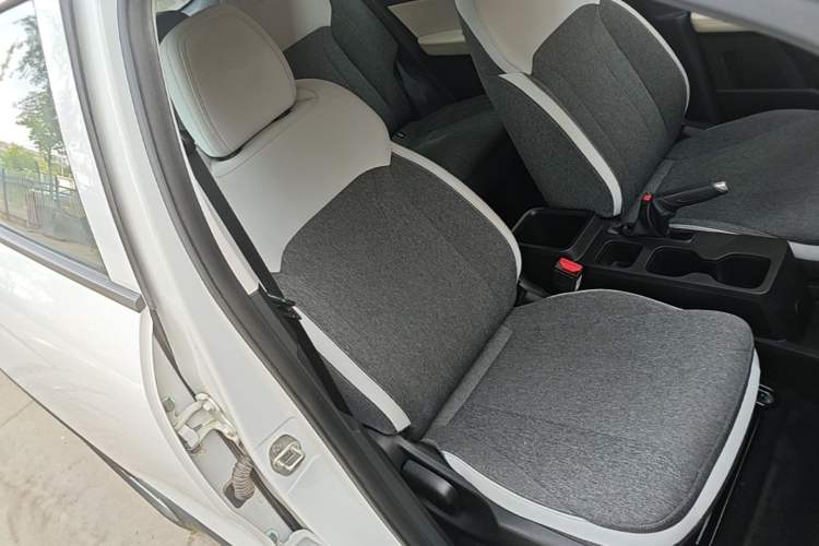 Used Geometry E Firefly 2024 301km Flowing Light Right Front Seat