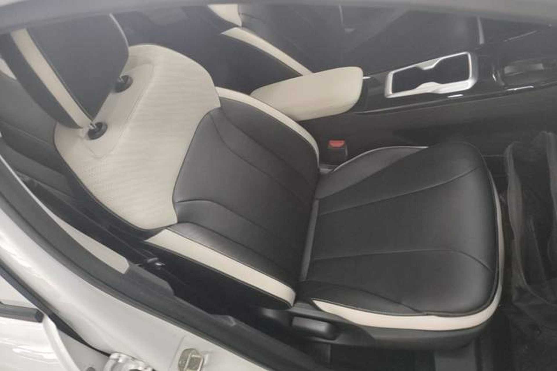 Used Geometry E Firefly 2024 401 km Fluorescent Right Front Seat