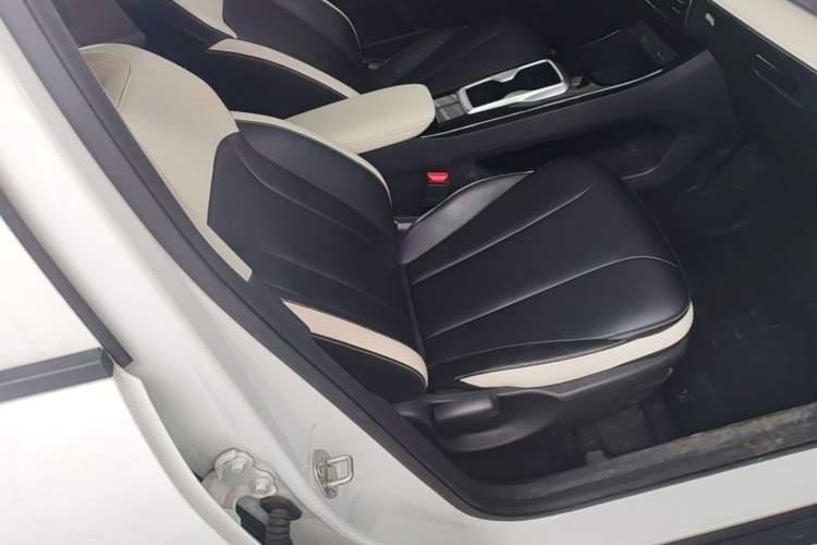 Used Geometry E Firefly 2024 301km Starlight Right Front Seat