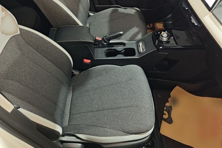 Used Geometry E Firefly 2024 301km Flowing Light Right Front Seat