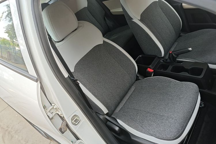 Used Geometry E Firefly 2024 301km Flowing Light Right Front Seat