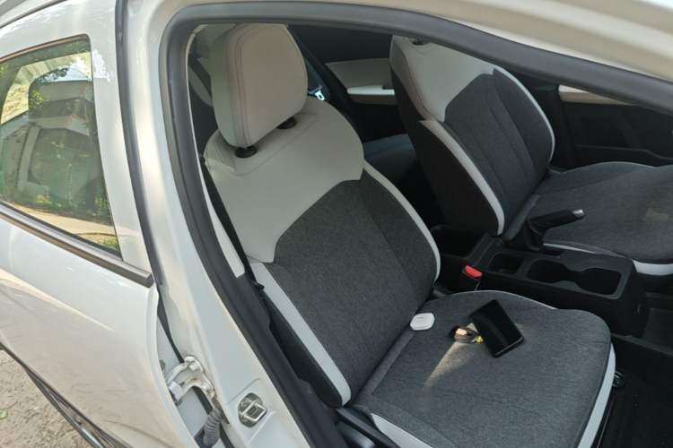 Used Geometry E Firefly 2024 301km Flowing Light Right Front Seat